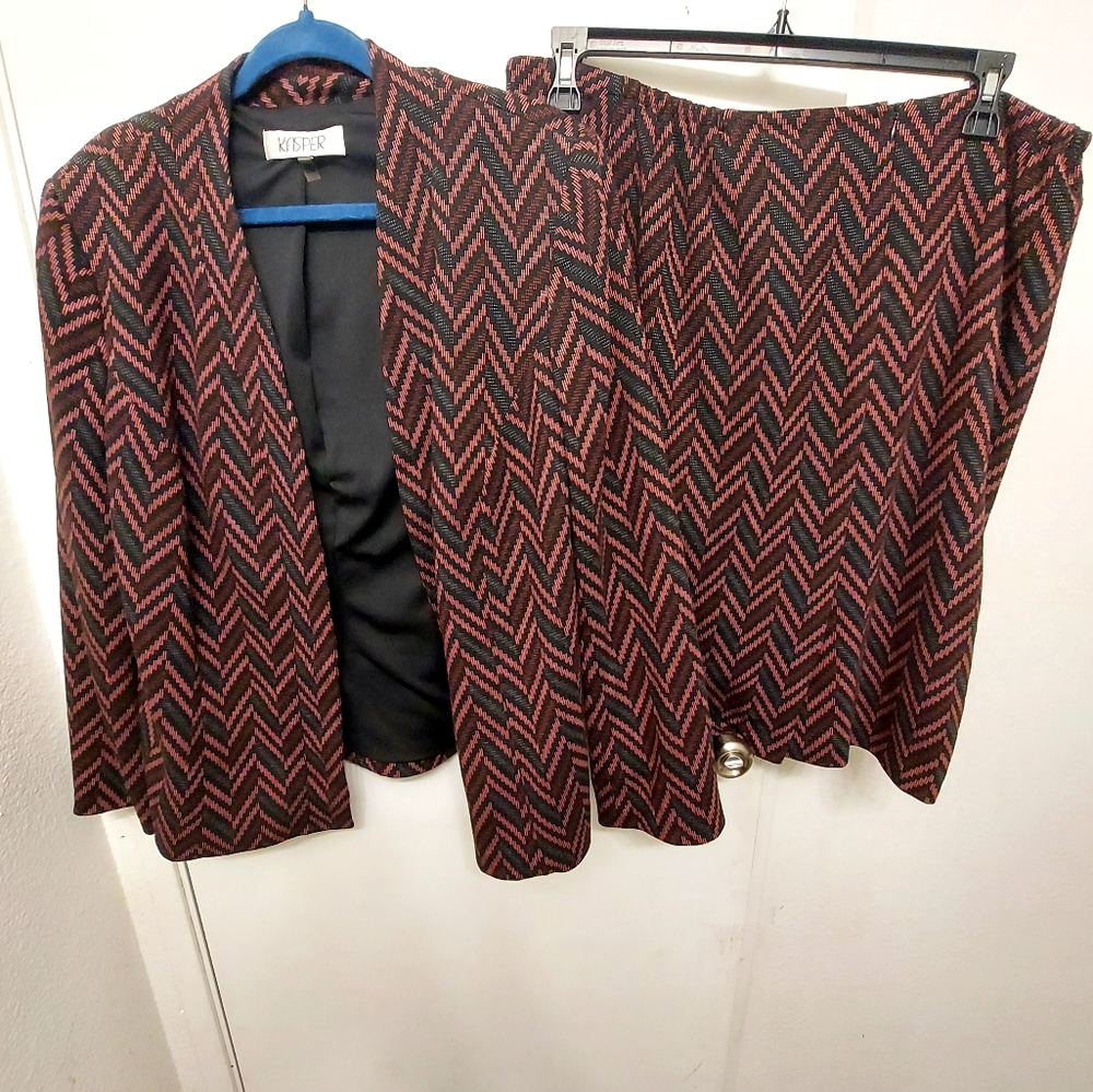 Kasper 14W Skirt Suit
